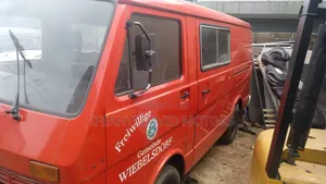 Volkswagen LT 2000 Red