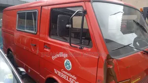 Volkswagen LT 2000 Red