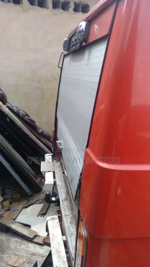 Volkswagen LT 2000 Red