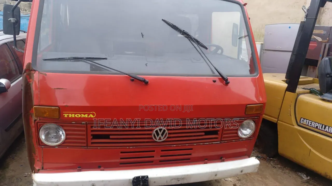 Volkswagen LT 2000 Red