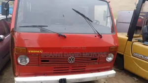 Volkswagen LT 2000 Red