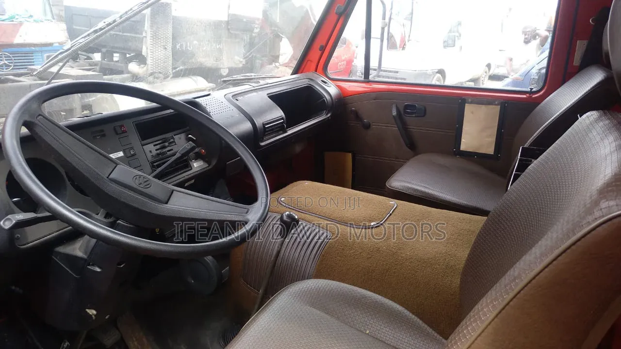Volkswagen LT 2000 Red