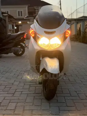 Suzuki Burgman 2015 White