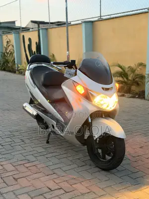 Suzuki Burgman 2015 White