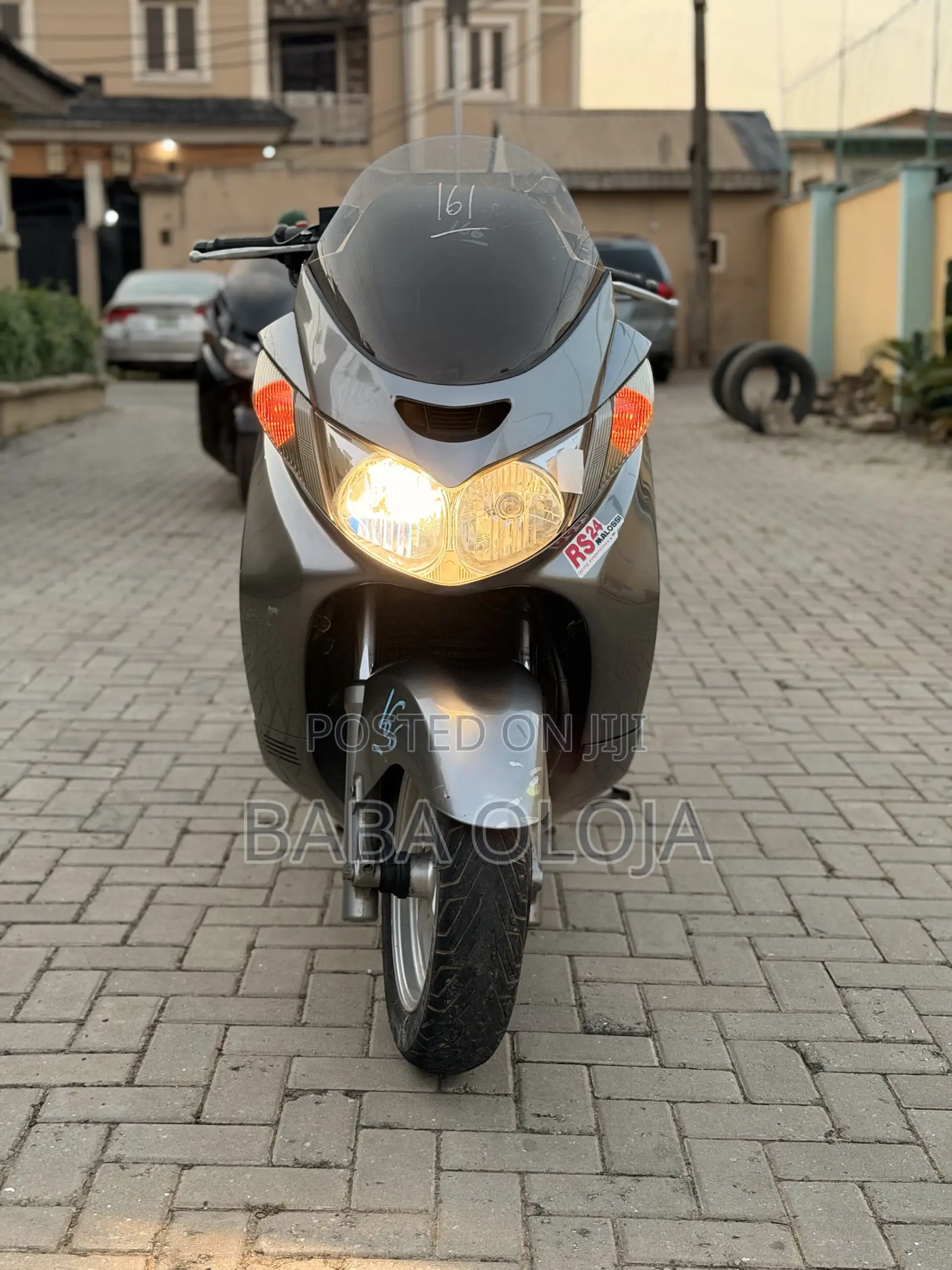 Suzuki Burgman 2015 Gray