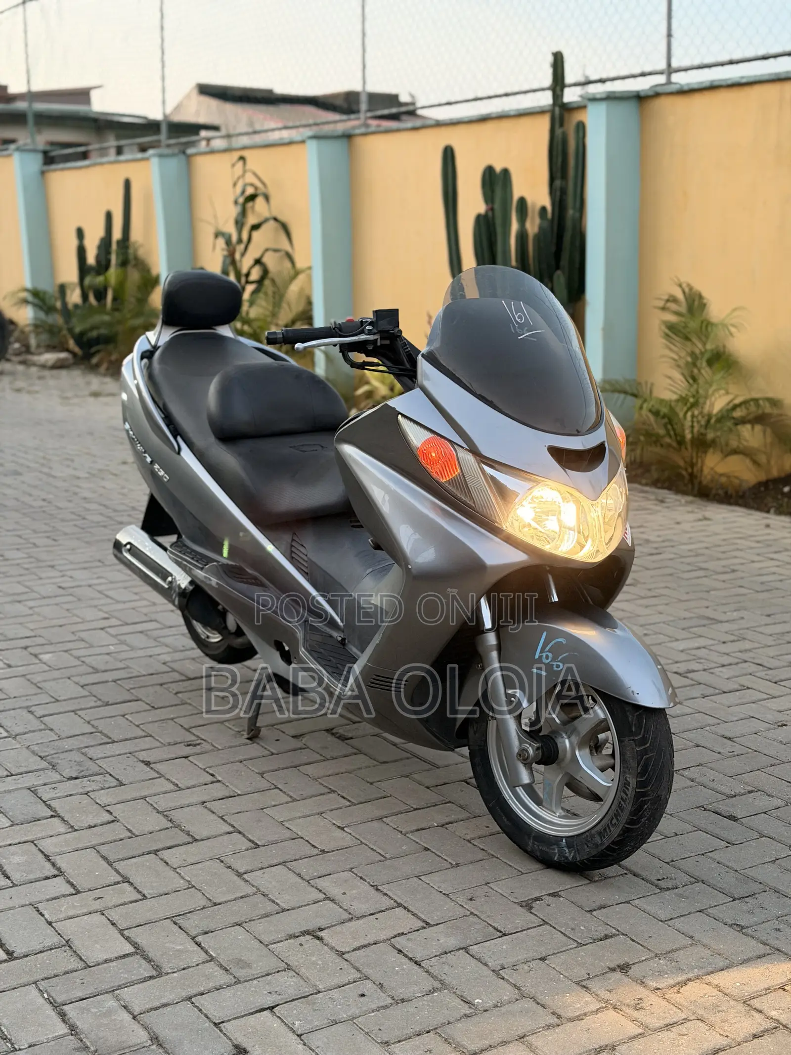 Suzuki Burgman 2015 Gray