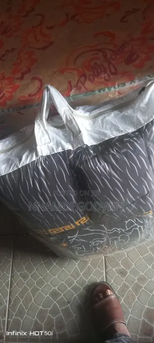 Disgner Black Color Duvet Set With Massive Bed Sheets