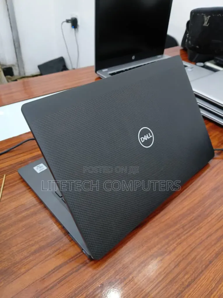 Laptop Dell Latitude 7310 16GB Intel Core i5 SSHD (Hybrid) 256GB