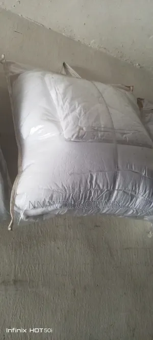 Big 6/7 White Color Duvet Set With Massive Bed Sheets Inside