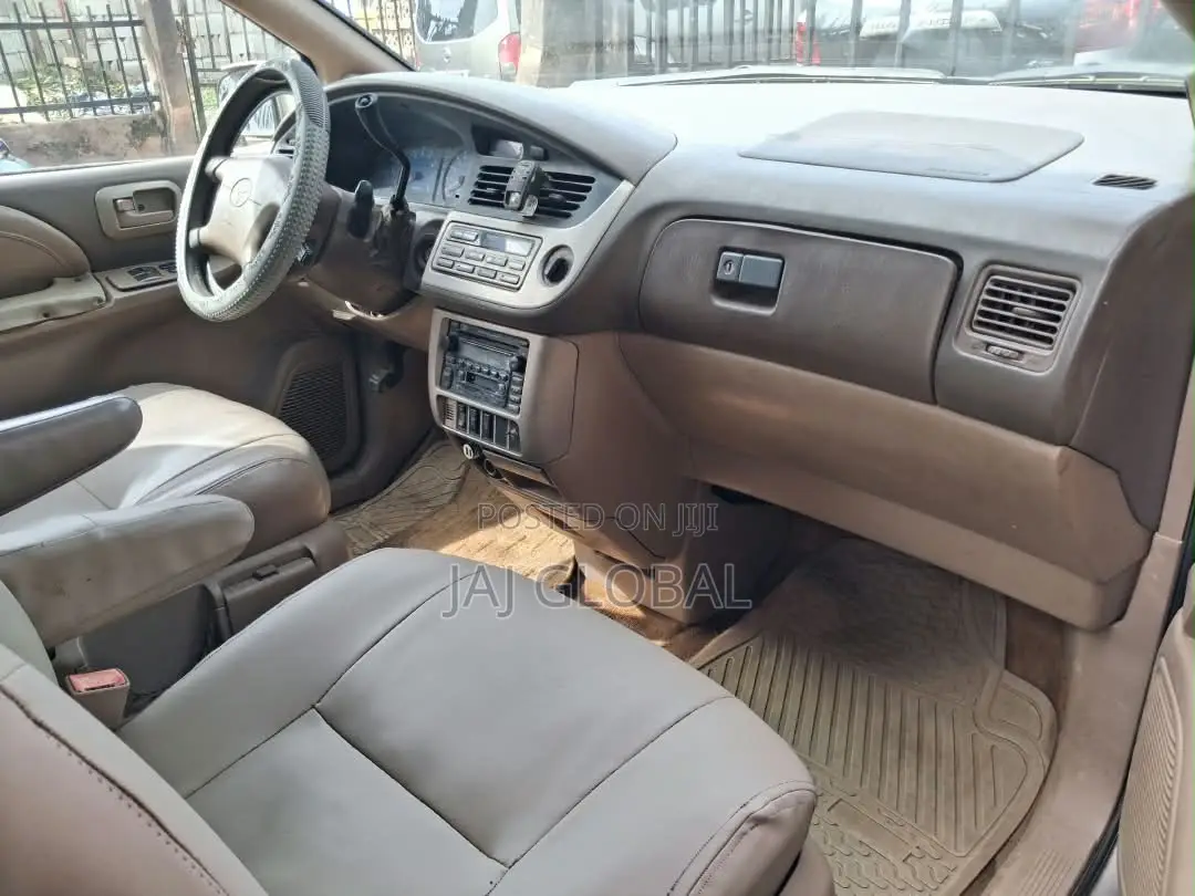 Toyota Sienna 2003 Silver