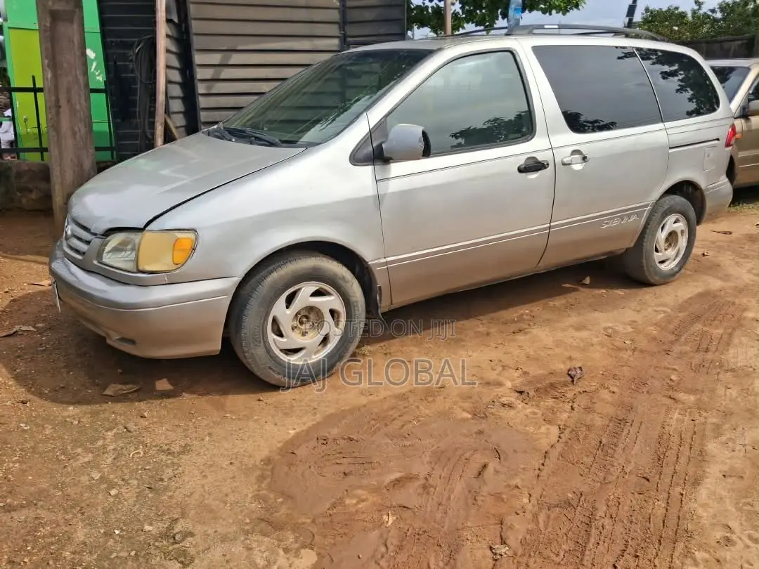 Toyota Sienna 2003 Silver