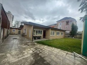 3bdrm Bungalow in Adeniyi Jones for sale