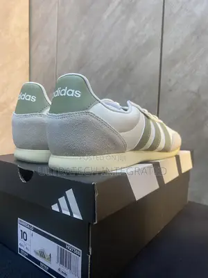 Adidas Men’s VS Jog Retro Runner Sneaker