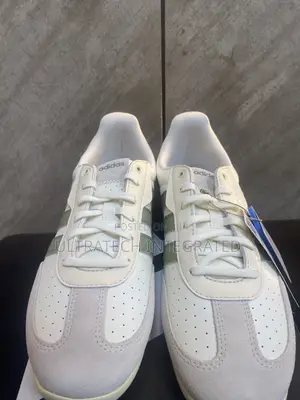 Adidas Men’s VS Jog Retro Runner Sneaker
