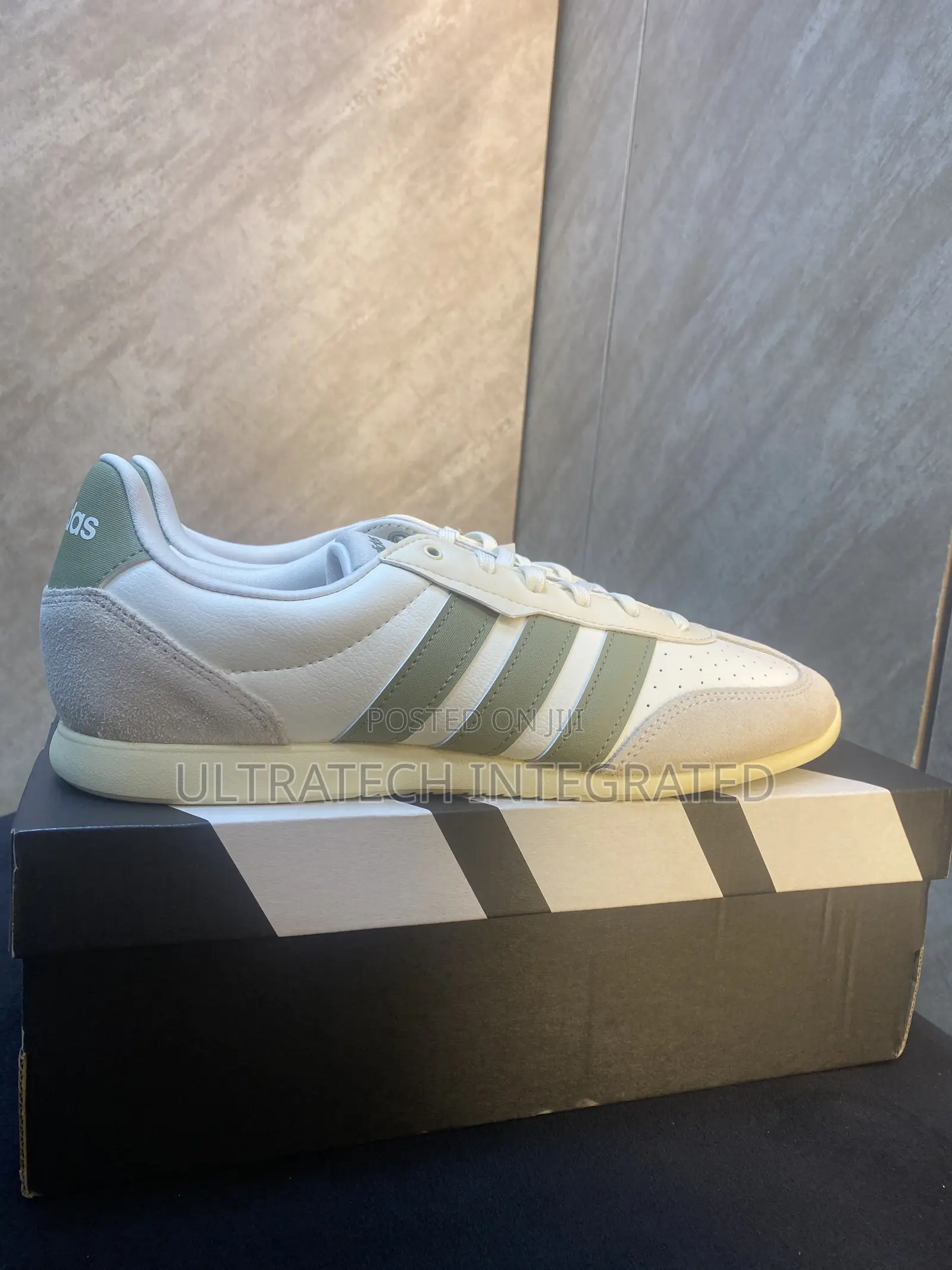 Adidas Men’s VS Jog Retro Runner Sneaker