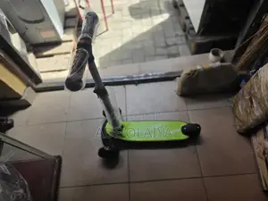 Besrey 3-Wheel Kids Scooter (Brand New)
