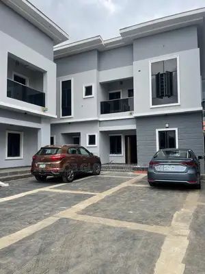 3bdrm Apartment in Oluyole for rent