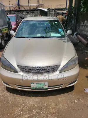 Toyota Camry 2004 Gold