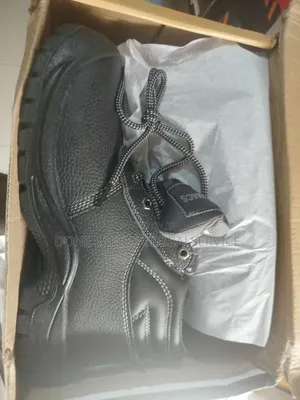 Etmacs Safety Boots Is Available
