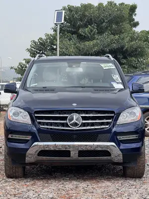 Mercedes-Benz M Class ML350 4dr SUV (3.5L 6cyl 7A) 2015 Blue
