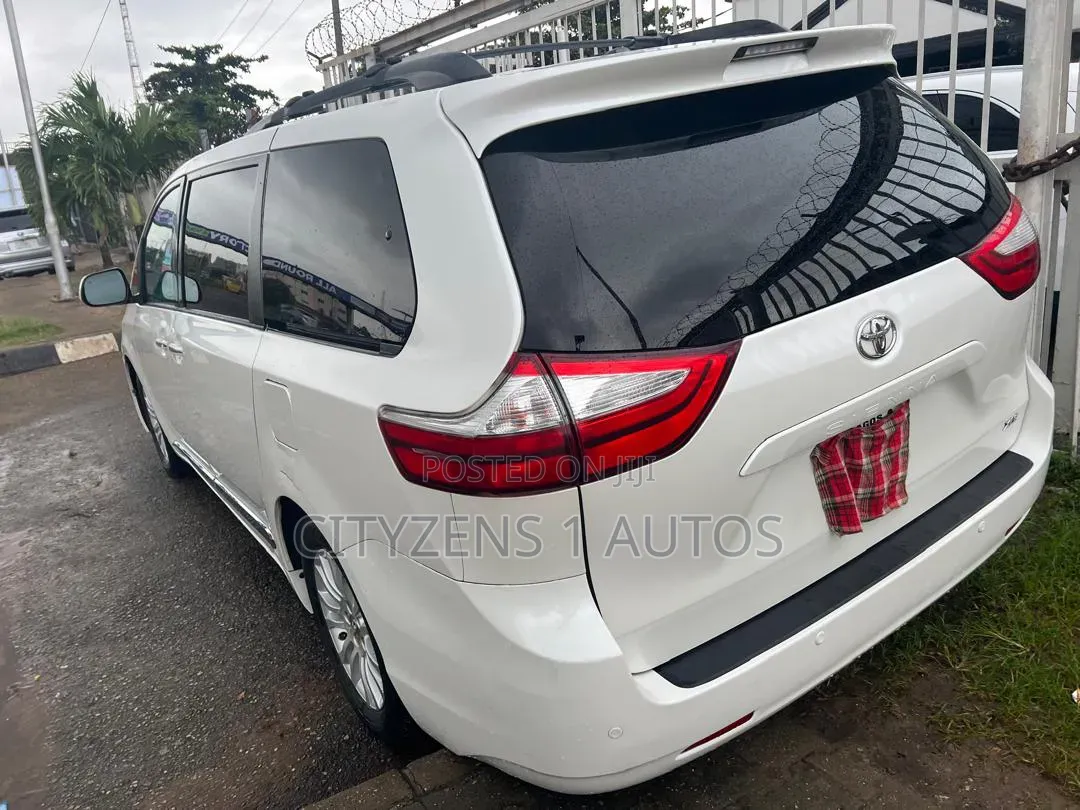 Toyota Sienna 2015 White