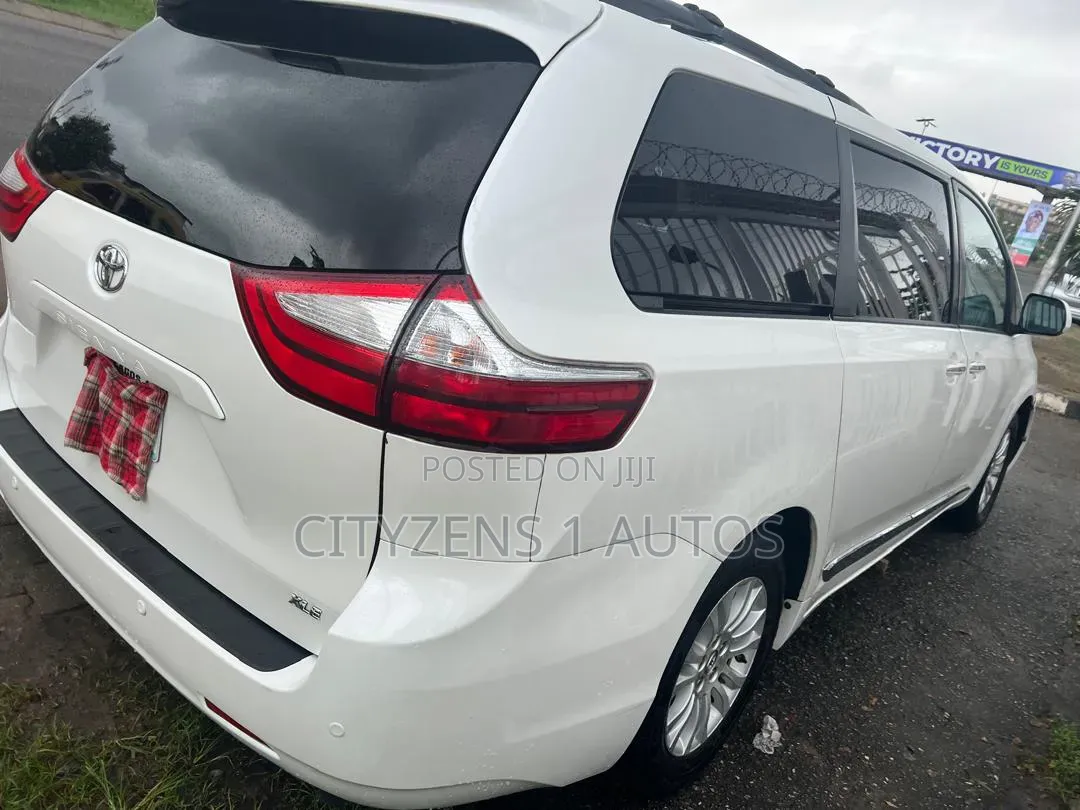 Toyota Sienna 2015 White
