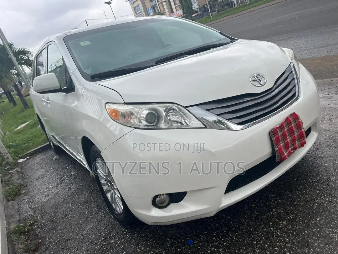 Toyota Sienna 2015 White