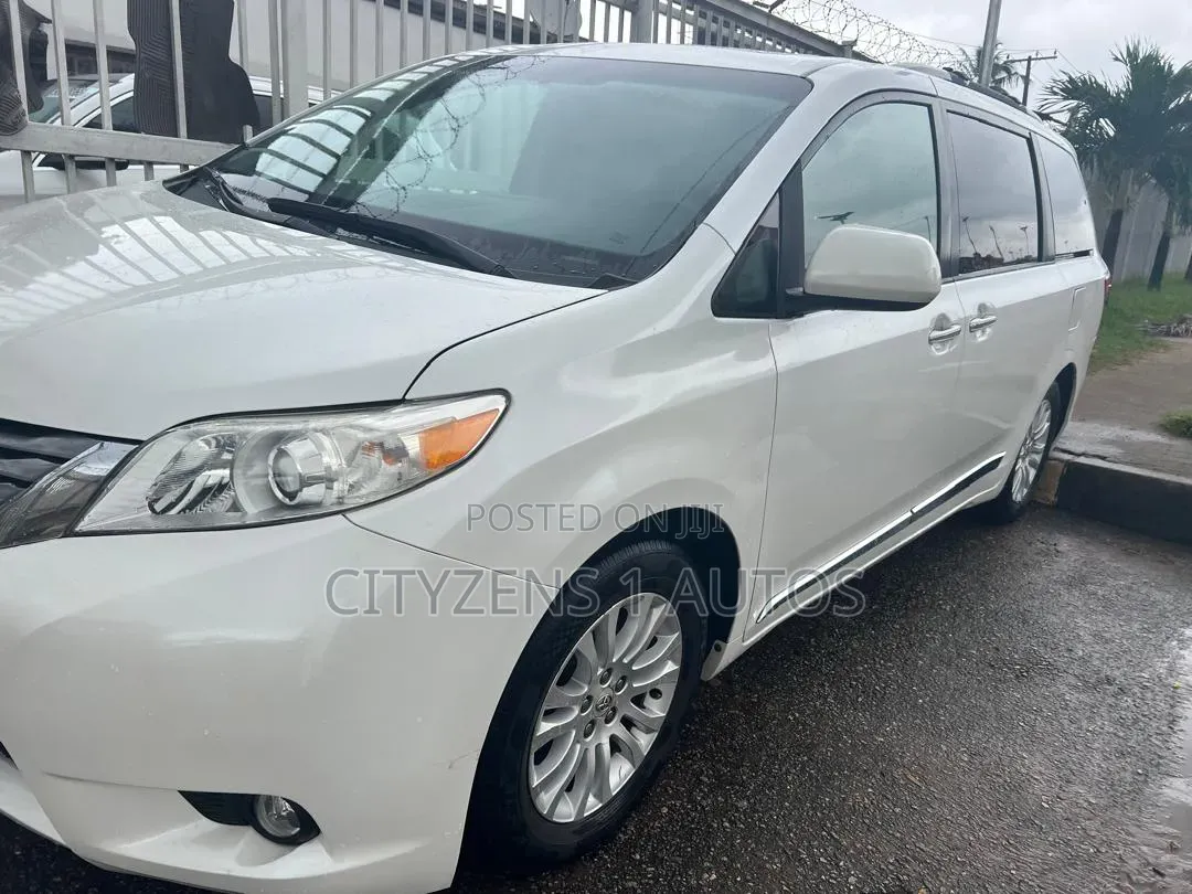 Toyota Sienna 2015 White