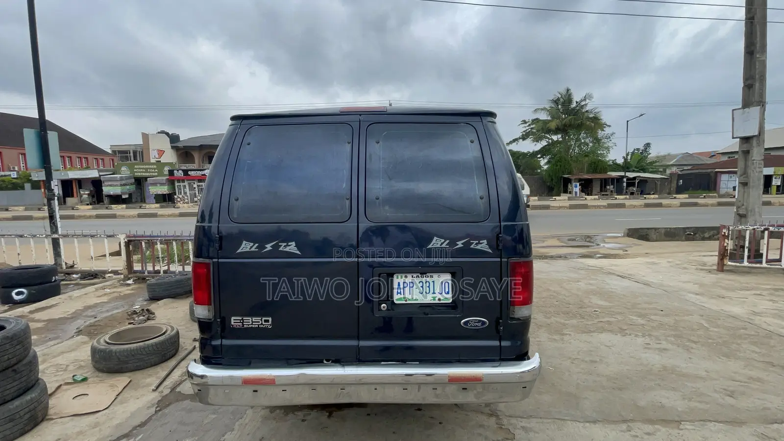 Ford E350 2005 Blue