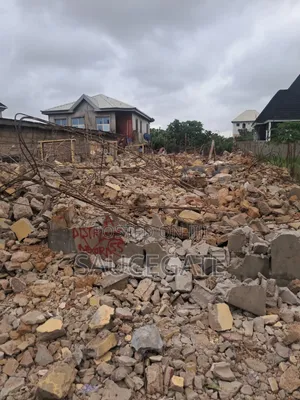 Half Plot 38mill Dry Inside a Compound at SatelliteTown Interlcked