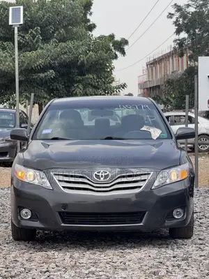 Toyota Camry LE 4dr Sedan (2.5L 4cyl 6AM) 2010 Gray