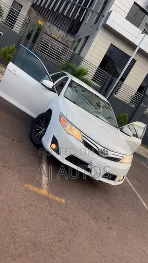 Toyota Camry LE 4dr Sedan (2.5L 4cyl 6A) 2012 White