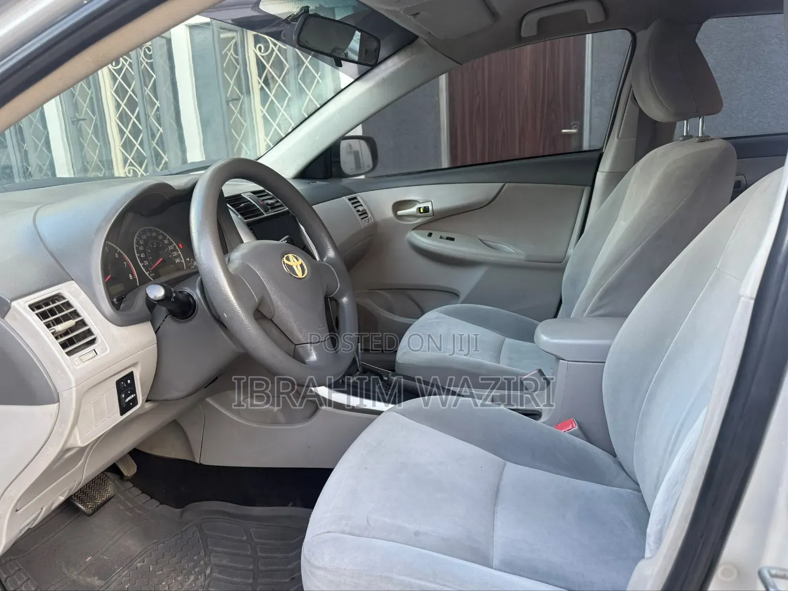Toyota Corolla 2010 Silver
