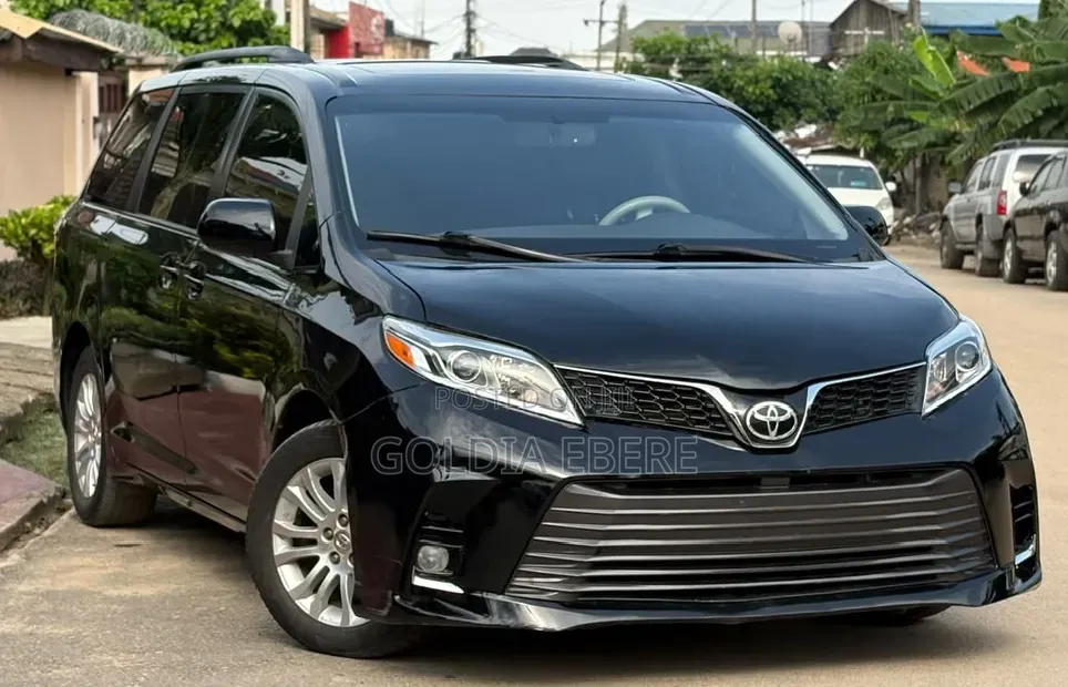 Toyota Sienna 2012 Black