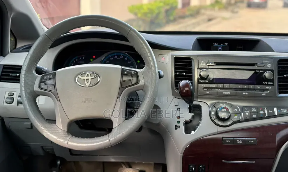 Toyota Sienna 2012 Black
