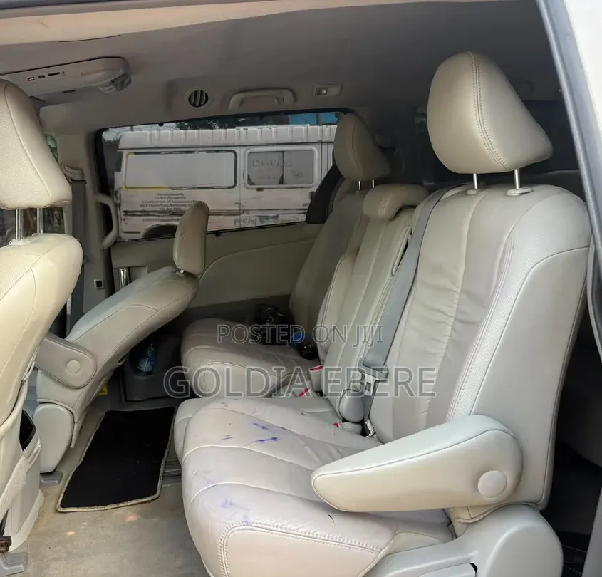 Toyota Sienna 2012 Black