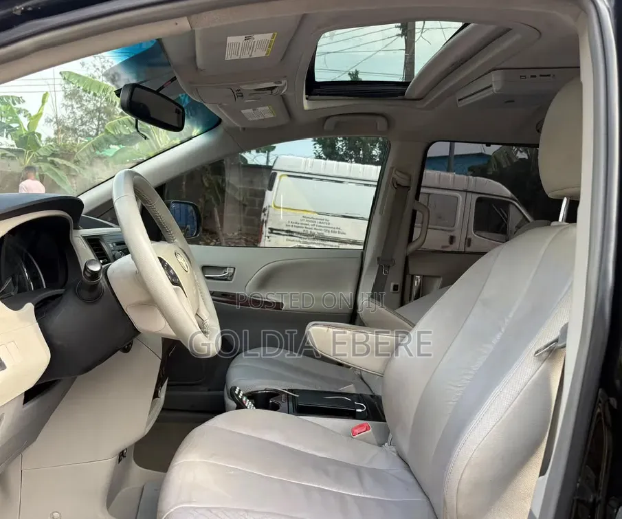 Toyota Sienna 2012 Black