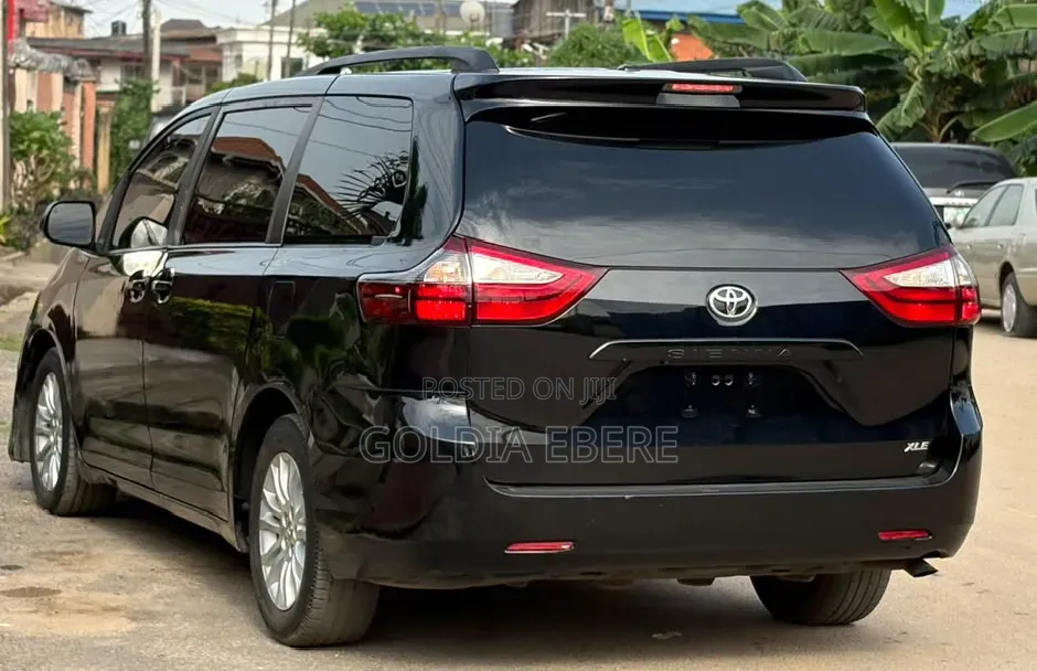 Toyota Sienna 2012 Black