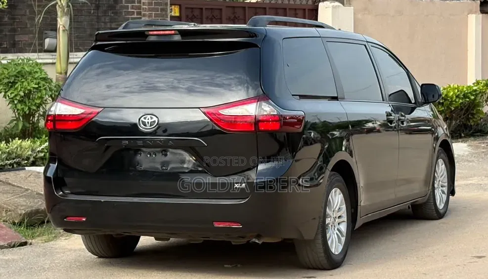 Toyota Sienna 2012 Black