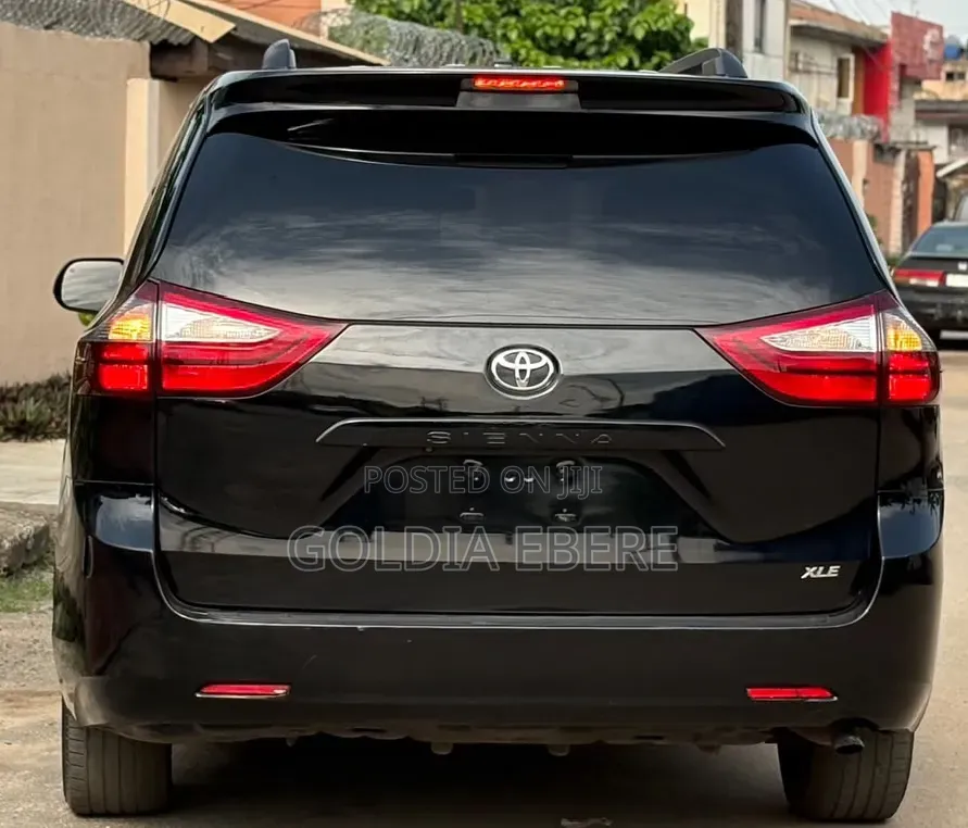 Toyota Sienna 2012 Black