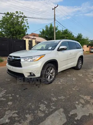 Toyota Highlander XLE V6 4x2 (3.5L 6cyl 6A) 2016 White