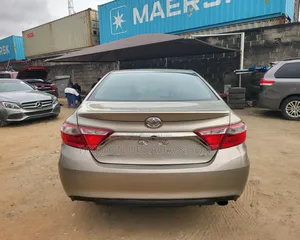 Toyota Camry 2016 Gold