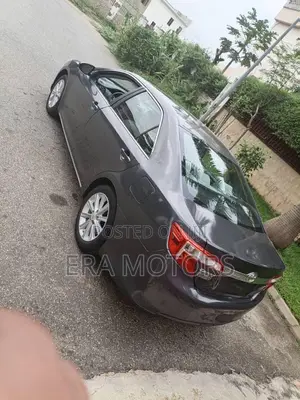 Toyota Camry XLE 4dr Sedan (2.5L 4cyl 6A) 2013 Gray