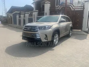 Toyota Highlander Limited 4dr SUV AWD (3.5L 6cyl 6A) 2015 Gold