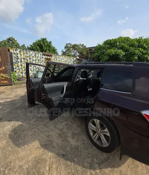 Toyota Highlander 2011 Burgundy