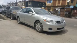 Toyota Camry Base 4dr Sedan (2.5L 4cyl 6M) 2010 Silver