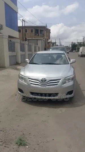 Toyota Camry Base 4dr Sedan (2.5L 4cyl 6M) 2010 Silver