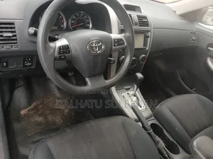 Toyota Corolla 2012 Silver