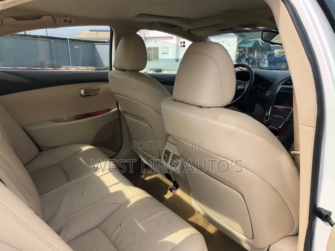 Lexus ES 2012 White