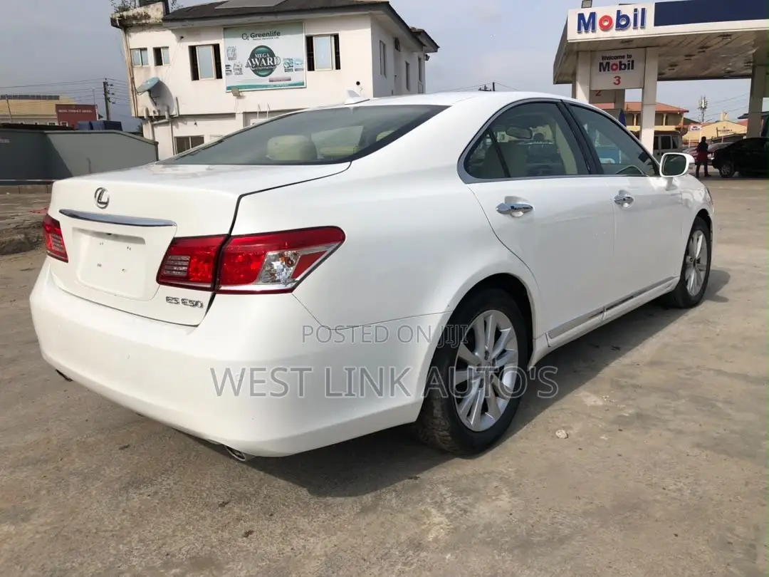Lexus ES 2012 White